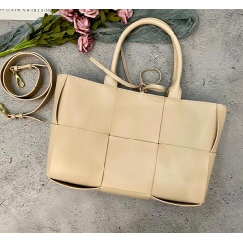 Bottega Veneta ARCO TOTE Small intrecciato grained leather tote bag 652867 apricot