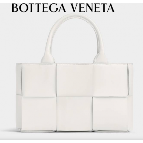 Bottega Veneta ARCO TOTE Small intrecciato grained leather tote bag 709337 white