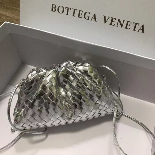 Bottega Veneta MINI POUCH 585852 SILouis VuittonER