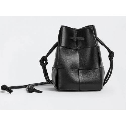 Bottega Veneta Mini intreccio leather crossbody bucket bag 680217 black