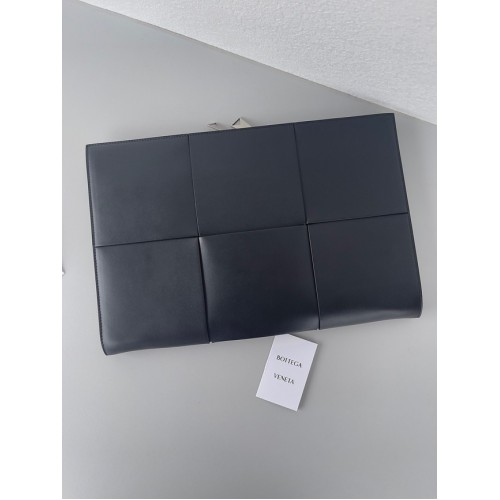 Bottega Veneta Pouch 651410 black