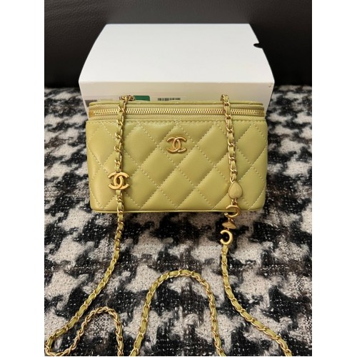 CHANEL VANITY WITH CHAIN 68105 green