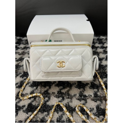 CHANEL VANITY WITH CHAIN 68112 white