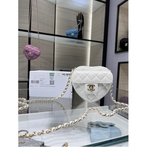 Chanel 2022S Love Heart mini Lambskin Crossbody Chain Bag AO2784 White