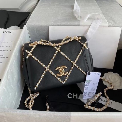 Chanel flap bag AS2382 black white