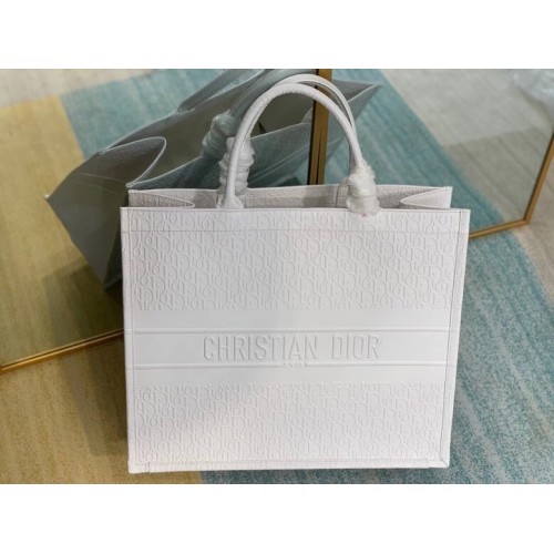 DIOR BOOK TOTE BAG IN Calfskin M1296Z white