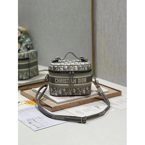 DIOR DIORTRAVEL VANITY CASE Dior Oblique Embroidery C9088 grey