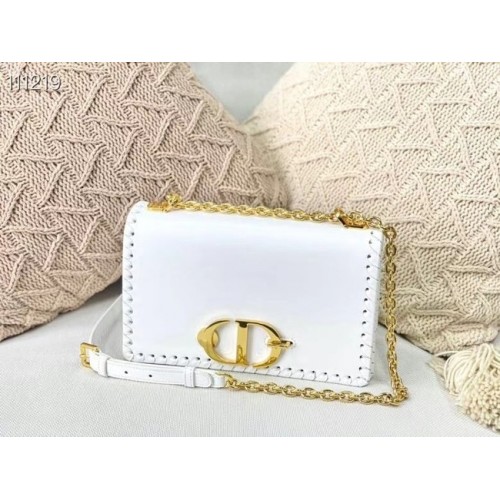 Dior 30 MONTAIGNE BAG Calfskin M9207 white