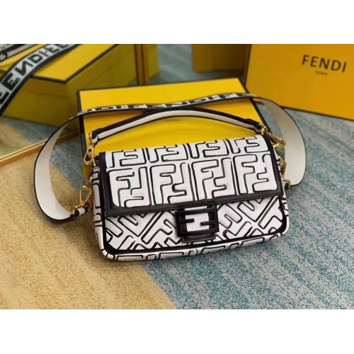 Fendi BAGUETTE Original Leather Bag F2468 White