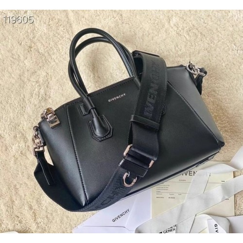 Givenchy Grained Original Calfskin Small Antigona Bag BB0273 black
