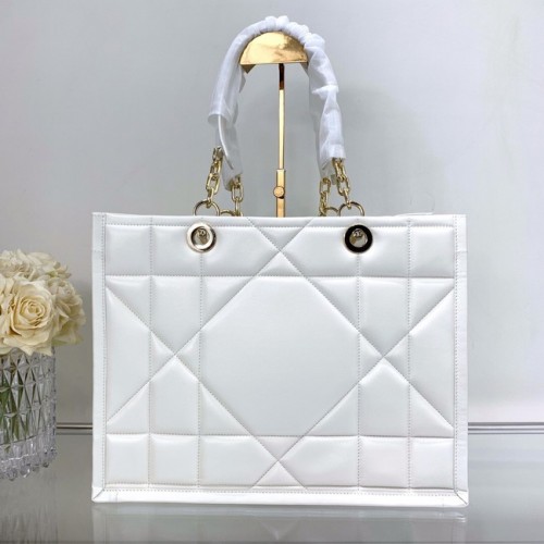 MEDIUM DIOR ESSENTIAL TOTE BAG Calfskin M8721 WHITE