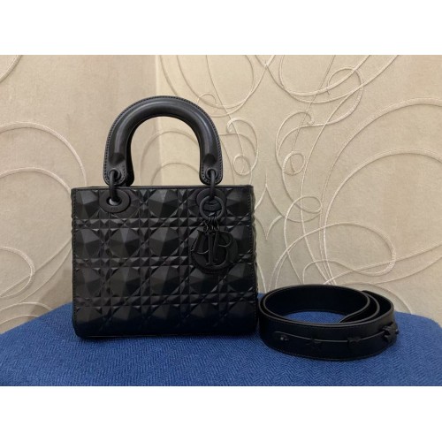 MEDIUM LADY DIOR BAG Cannage Calfskin C2813 black