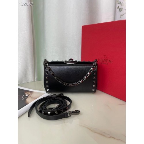 VALENTINO GARAVANI Rockstud Alcove Grain calf shoulder bag CV0189 black