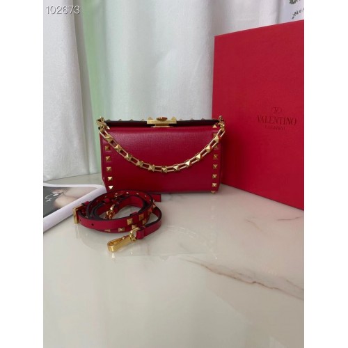 VALENTINO GARAVANI Rockstud Alcove Grain calf shoulder bag V0189 red