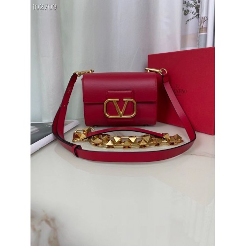 VALENTINO GARAVANI Stud Sign Grained Calfskin Shoulder Bag V0196 red