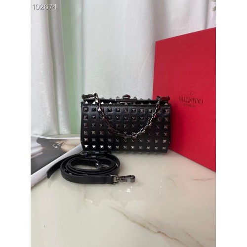 VALENTINO GARAVANI Rockstud Alcove Grain calf shoulder bag AV0189 black